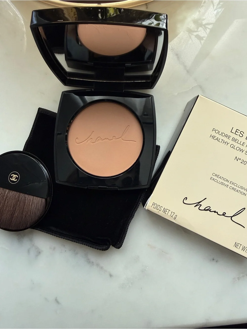 CHANEL Compact Pressed Powder - Light Beige N20 Les Beiges